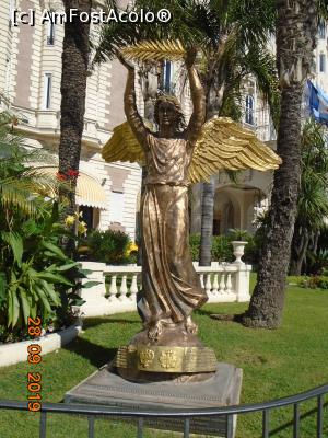 [P08] Înger cu o ramură de palmier - statuia din fața Hotelului InterContinental Carlton » foto by Mitica49
 - 
<span class="allrVoted glyphicon glyphicon-heart hidden" id="av1150101"></span>
<a class="m-l-10 hidden" id="sv1150101" onclick="voting_Foto_DelVot(,1150101,3467)" role="button">șterge vot <span class="glyphicon glyphicon-remove"></span></a>
<a id="v91150101" class=" c-red"  onclick="voting_Foto_SetVot(1150101)" role="button"><span class="glyphicon glyphicon-heart-empty"></span> <b>LIKE</b> = Votează poza</a> <img class="hidden"  id="f1150101W9" src="/imagini/loader.gif" border="0" /><span class="AjErrMes hidden" id="e1150101ErM"></span>