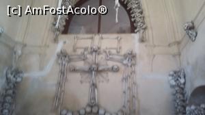 [P13] Imagine de la altar. Osuarul Sedlec din oraşul Kutna Hora, Cehia.  » foto by traian.leuca †
 - 
<span class="allrVoted glyphicon glyphicon-heart hidden" id="av805085"></span>
<a class="m-l-10 hidden" id="sv805085" onclick="voting_Foto_DelVot(,805085,3486)" role="button">șterge vot <span class="glyphicon glyphicon-remove"></span></a>
<a id="v9805085" class=" c-red"  onclick="voting_Foto_SetVot(805085)" role="button"><span class="glyphicon glyphicon-heart-empty"></span> <b>LIKE</b> = Votează poza</a> <img class="hidden"  id="f805085W9" src="/imagini/loader.gif" border="0" /><span class="AjErrMes hidden" id="e805085ErM"></span>