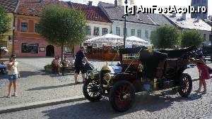 [P12] turisti curiosi inspectand masinile expuse; -)  » foto by roxana.tomina
 - 
<span class="allrVoted glyphicon glyphicon-heart hidden" id="av353611"></span>
<a class="m-l-10 hidden" id="sv353611" onclick="voting_Foto_DelVot(,353611,3486)" role="button">șterge vot <span class="glyphicon glyphicon-remove"></span></a>
<a id="v9353611" class=" c-red"  onclick="voting_Foto_SetVot(353611)" role="button"><span class="glyphicon glyphicon-heart-empty"></span> <b>LIKE</b> = Votează poza</a> <img class="hidden"  id="f353611W9" src="/imagini/loader.gif" border="0" /><span class="AjErrMes hidden" id="e353611ErM"></span>