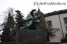 [P11] Cine stie ce reprezinta statuia sa imi spuna si mie. inca nu am reusit sa aflu :) » foto by alexandruduma
 - 
<span class="allrVoted glyphicon glyphicon-heart hidden" id="av19808"></span>
<a class="m-l-10 hidden" id="sv19808" onclick="voting_Foto_DelVot(,19808,3486)" role="button">șterge vot <span class="glyphicon glyphicon-remove"></span></a>
<a id="v919808" class=" c-red"  onclick="voting_Foto_SetVot(19808)" role="button"><span class="glyphicon glyphicon-heart-empty"></span> <b>LIKE</b> = Votează poza</a> <img class="hidden"  id="f19808W9" src="/imagini/loader.gif" border="0" /><span class="AjErrMes hidden" id="e19808ErM"></span>