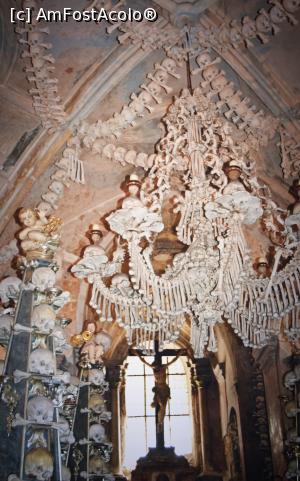 [P08] Kutna Hora - Biserica de Oase » foto by georgiana27
 - 
<span class="allrVoted glyphicon glyphicon-heart hidden" id="av903243"></span>
<a class="m-l-10 hidden" id="sv903243" onclick="voting_Foto_DelVot(,903243,3486)" role="button">șterge vot <span class="glyphicon glyphicon-remove"></span></a>
<a id="v9903243" class=" c-red"  onclick="voting_Foto_SetVot(903243)" role="button"><span class="glyphicon glyphicon-heart-empty"></span> <b>LIKE</b> = Votează poza</a> <img class="hidden"  id="f903243W9" src="/imagini/loader.gif" border="0" /><span class="AjErrMes hidden" id="e903243ErM"></span>