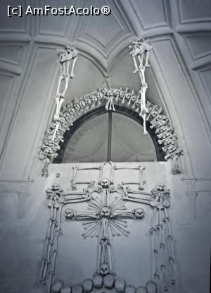 [P09] Kutna Hora - Biserica de Oase » foto by georgiana27
 - 
<span class="allrVoted glyphicon glyphicon-heart hidden" id="av903244"></span>
<a class="m-l-10 hidden" id="sv903244" onclick="voting_Foto_DelVot(,903244,3486)" role="button">șterge vot <span class="glyphicon glyphicon-remove"></span></a>
<a id="v9903244" class=" c-red"  onclick="voting_Foto_SetVot(903244)" role="button"><span class="glyphicon glyphicon-heart-empty"></span> <b>LIKE</b> = Votează poza</a> <img class="hidden"  id="f903244W9" src="/imagini/loader.gif" border="0" /><span class="AjErrMes hidden" id="e903244ErM"></span>