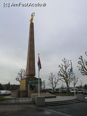 [P11] Monumentul Gelle Fra (Doamna de Aur)  » foto by crismis
 - 
<span class="allrVoted glyphicon glyphicon-heart hidden" id="av1062254"></span>
<a class="m-l-10 hidden" id="sv1062254" onclick="voting_Foto_DelVot(,1062254,3489)" role="button">șterge vot <span class="glyphicon glyphicon-remove"></span></a>
<a id="v91062254" class=" c-red"  onclick="voting_Foto_SetVot(1062254)" role="button"><span class="glyphicon glyphicon-heart-empty"></span> <b>LIKE</b> = Votează poza</a> <img class="hidden"  id="f1062254W9" src="/imagini/loader.gif" border="0" /><span class="AjErrMes hidden" id="e1062254ErM"></span>
