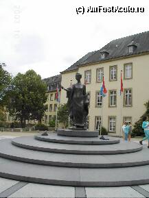 [P27] Monumentul Marii Ducese Charlotte, din Place Clairefontaine » foto by Costi
 - 
<span class="allrVoted glyphicon glyphicon-heart hidden" id="av25978"></span>
<a class="m-l-10 hidden" id="sv25978" onclick="voting_Foto_DelVot(,25978,3489)" role="button">șterge vot <span class="glyphicon glyphicon-remove"></span></a>
<a id="v925978" class=" c-red"  onclick="voting_Foto_SetVot(25978)" role="button"><span class="glyphicon glyphicon-heart-empty"></span> <b>LIKE</b> = Votează poza</a> <img class="hidden"  id="f25978W9" src="/imagini/loader.gif" border="0" /><span class="AjErrMes hidden" id="e25978ErM"></span>