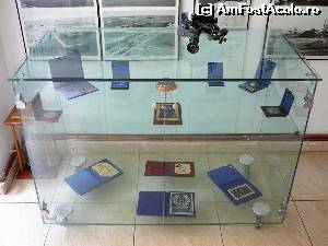 [P24] Sala 5: Cea de-a doua vitrină cu 'trofee' » foto by Claudiu U.
 - 
<span class="allrVoted glyphicon glyphicon-heart hidden" id="av624208"></span>
<a class="m-l-10 hidden" id="sv624208" onclick="voting_Foto_DelVot(,624208,3496)" role="button">șterge vot <span class="glyphicon glyphicon-remove"></span></a>
<a id="v9624208" class=" c-red"  onclick="voting_Foto_SetVot(624208)" role="button"><span class="glyphicon glyphicon-heart-empty"></span> <b>LIKE</b> = Votează poza</a> <img class="hidden"  id="f624208W9" src="/imagini/loader.gif" border="0" /><span class="AjErrMes hidden" id="e624208ErM"></span>