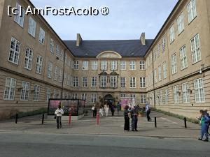 [P30] Copenhaga, Nationalmuseet - Muzeul Național » foto by mprofeanu
 - 
<span class="allrVoted glyphicon glyphicon-heart hidden" id="av1506243"></span>
<a class="m-l-10 hidden" id="sv1506243" onclick="voting_Foto_DelVot(,1506243,3497)" role="button">șterge vot <span class="glyphicon glyphicon-remove"></span></a>
<a id="v91506243" class=" c-red"  onclick="voting_Foto_SetVot(1506243)" role="button"><span class="glyphicon glyphicon-heart-empty"></span> <b>LIKE</b> = Votează poza</a> <img class="hidden"  id="f1506243W9" src="/imagini/loader.gif" border="0" /><span class="AjErrMes hidden" id="e1506243ErM"></span>
