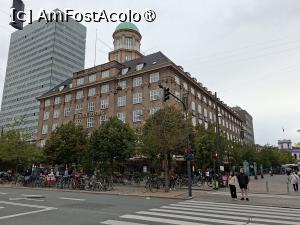 [P41] Copenhaga, Axelborg vizavi de intrarea la Parcul Tivoli și o piațetă frumoasă » foto by mprofeanu
 - 
<span class="allrVoted glyphicon glyphicon-heart hidden" id="av1506254"></span>
<a class="m-l-10 hidden" id="sv1506254" onclick="voting_Foto_DelVot(,1506254,3497)" role="button">șterge vot <span class="glyphicon glyphicon-remove"></span></a>
<a id="v91506254" class=" c-red"  onclick="voting_Foto_SetVot(1506254)" role="button"><span class="glyphicon glyphicon-heart-empty"></span> <b>LIKE</b> = Votează poza</a> <img class="hidden"  id="f1506254W9" src="/imagini/loader.gif" border="0" /><span class="AjErrMes hidden" id="e1506254ErM"></span>