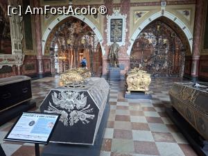 [P72] Catedrala Roskilde, Capela lui Christian IV, sunt mai multe morminte » foto by mprofeanu
 - 
<span class="allrVoted glyphicon glyphicon-heart hidden" id="av1506285"></span>
<a class="m-l-10 hidden" id="sv1506285" onclick="voting_Foto_DelVot(,1506285,3497)" role="button">șterge vot <span class="glyphicon glyphicon-remove"></span></a>
<a id="v91506285" class=" c-red"  onclick="voting_Foto_SetVot(1506285)" role="button"><span class="glyphicon glyphicon-heart-empty"></span> <b>LIKE</b> = Votează poza</a> <img class="hidden"  id="f1506285W9" src="/imagini/loader.gif" border="0" /><span class="AjErrMes hidden" id="e1506285ErM"></span>