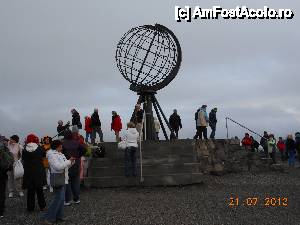 [P19] Nordkapp - Încotoşmănaţi, cu toţii la Globul Pământesc, monumentul simbol al Capului Nord.  » foto by iulianic
 - 
<span class="allrVoted glyphicon glyphicon-heart hidden" id="av456093"></span>
<a class="m-l-10 hidden" id="sv456093" onclick="voting_Foto_DelVot(,456093,3499)" role="button">șterge vot <span class="glyphicon glyphicon-remove"></span></a>
<a id="v9456093" class=" c-red"  onclick="voting_Foto_SetVot(456093)" role="button"><span class="glyphicon glyphicon-heart-empty"></span> <b>LIKE</b> = Votează poza</a> <img class="hidden"  id="f456093W9" src="/imagini/loader.gif" border="0" /><span class="AjErrMes hidden" id="e456093ErM"></span>