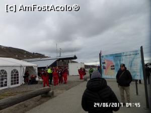 [P23] Cortul alb amplasat în port și pasageri ce se pregătesc de safari în fiorduri » foto by Alina53
 - 
<span class="allrVoted glyphicon glyphicon-heart hidden" id="av989766"></span>
<a class="m-l-10 hidden" id="sv989766" onclick="voting_Foto_DelVot(,989766,3499)" role="button">șterge vot <span class="glyphicon glyphicon-remove"></span></a>
<a id="v9989766" class=" c-red"  onclick="voting_Foto_SetVot(989766)" role="button"><span class="glyphicon glyphicon-heart-empty"></span> <b>LIKE</b> = Votează poza</a> <img class="hidden"  id="f989766W9" src="/imagini/loader.gif" border="0" /><span class="AjErrMes hidden" id="e989766ErM"></span>