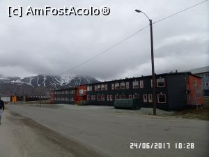 [P35] Pe o stradă fără nume în Longyearbyen » foto by Alina53
 - 
<span class="allrVoted glyphicon glyphicon-heart hidden" id="av989791"></span>
<a class="m-l-10 hidden" id="sv989791" onclick="voting_Foto_DelVot(,989791,3499)" role="button">șterge vot <span class="glyphicon glyphicon-remove"></span></a>
<a id="v9989791" class=" c-red"  onclick="voting_Foto_SetVot(989791)" role="button"><span class="glyphicon glyphicon-heart-empty"></span> <b>LIKE</b> = Votează poza</a> <img class="hidden"  id="f989791W9" src="/imagini/loader.gif" border="0" /><span class="AjErrMes hidden" id="e989791ErM"></span>