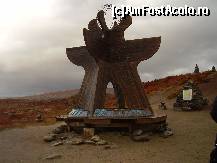 [P32] monument asezat pe locul pe unde trece cercul polar » foto by Gothyk
 - 
<span class="allrVoted glyphicon glyphicon-heart hidden" id="av76369"></span>
<a class="m-l-10 hidden" id="sv76369" onclick="voting_Foto_DelVot(,76369,3499)" role="button">șterge vot <span class="glyphicon glyphicon-remove"></span></a>
<a id="v976369" class=" c-red"  onclick="voting_Foto_SetVot(76369)" role="button"><span class="glyphicon glyphicon-heart-empty"></span> <b>LIKE</b> = Votează poza</a> <img class="hidden"  id="f76369W9" src="/imagini/loader.gif" border="0" /><span class="AjErrMes hidden" id="e76369ErM"></span>