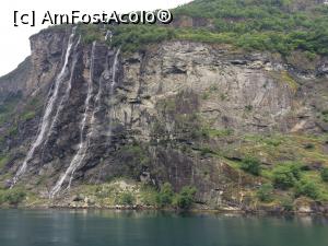 [P15] Croazieră pe Fiordul Geiranger. Cascada 7 Surori (nemăritate). Vis-a-vis este cascada Pețitorul, pretendentul lor.  » foto by Aurici
 - 
<span class="allrVoted glyphicon glyphicon-heart hidden" id="av797803"></span>
<a class="m-l-10 hidden" id="sv797803" onclick="voting_Foto_DelVot(,797803,3499)" role="button">șterge vot <span class="glyphicon glyphicon-remove"></span></a>
<a id="v9797803" class=" c-red"  onclick="voting_Foto_SetVot(797803)" role="button"><span class="glyphicon glyphicon-heart-empty"></span> <b>LIKE</b> = Votează poza</a> <img class="hidden"  id="f797803W9" src="/imagini/loader.gif" border="0" /><span class="AjErrMes hidden" id="e797803ErM"></span>