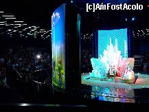 [P20] Show la pavilionul Australiei. Ecranele erau circulare și mobile în același timp, urcau și coborau în timp ce se roteau. » foto by badge®
 - 
<span class="allrVoted glyphicon glyphicon-heart hidden" id="av168771"></span>
<a class="m-l-10 hidden" id="sv168771" onclick="voting_Foto_DelVot(,168771,3501)" role="button">șterge vot <span class="glyphicon glyphicon-remove"></span></a>
<a id="v9168771" class=" c-red"  onclick="voting_Foto_SetVot(168771)" role="button"><span class="glyphicon glyphicon-heart-empty"></span> <b>LIKE</b> = Votează poza</a> <img class="hidden"  id="f168771W9" src="/imagini/loader.gif" border="0" /><span class="AjErrMes hidden" id="e168771ErM"></span>