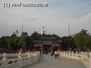 [P15] Beijing, pe pod intrând în Parcul Behai cu Dagoba Albă » foto by mprofeanu
 - 
<span class="allrVoted glyphicon glyphicon-heart hidden" id="av736625"></span>
<a class="m-l-10 hidden" id="sv736625" onclick="voting_Foto_DelVot(,736625,3501)" role="button">șterge vot <span class="glyphicon glyphicon-remove"></span></a>
<a id="v9736625" class=" c-red"  onclick="voting_Foto_SetVot(736625)" role="button"><span class="glyphicon glyphicon-heart-empty"></span> <b>LIKE</b> = Votează poza</a> <img class="hidden"  id="f736625W9" src="/imagini/loader.gif" border="0" /><span class="AjErrMes hidden" id="e736625ErM"></span>