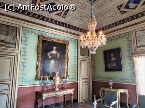 [P21] Sala de muzică, prima parte, tabloul cu Mademoiselle de Charolais cântând la chitară pe peretele din stânga. » foto by maryka
 - 
<span class="allrVoted glyphicon glyphicon-heart hidden" id="av1335622"></span>
<a class="m-l-10 hidden" id="sv1335622" onclick="voting_Foto_DelVot(,1335622,3509)" role="button">șterge vot <span class="glyphicon glyphicon-remove"></span></a>
<a id="v91335622" class=" c-red"  onclick="voting_Foto_SetVot(1335622)" role="button"><span class="glyphicon glyphicon-heart-empty"></span> <b>LIKE</b> = Votează poza</a> <img class="hidden"  id="f1335622W9" src="/imagini/loader.gif" border="0" /><span class="AjErrMes hidden" id="e1335622ErM"></span>