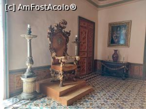 [P28] Sala Tronului și tronul. În dreapta, una din console. » foto by maryka
 - 
<span class="allrVoted glyphicon glyphicon-heart hidden" id="av1335629"></span>
<a class="m-l-10 hidden" id="sv1335629" onclick="voting_Foto_DelVot(,1335629,3509)" role="button">șterge vot <span class="glyphicon glyphicon-remove"></span></a>
<a id="v91335629" class=" c-red"  onclick="voting_Foto_SetVot(1335629)" role="button"><span class="glyphicon glyphicon-heart-empty"></span> <b>LIKE</b> = Votează poza</a> <img class="hidden"  id="f1335629W9" src="/imagini/loader.gif" border="0" /><span class="AjErrMes hidden" id="e1335629ErM"></span>