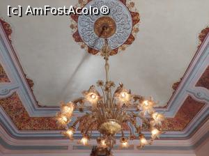 [P35] Sala Tronului, Tavanul pictat superb și un candelabru asortat. » foto by maryka
 - 
<span class="allrVoted glyphicon glyphicon-heart hidden" id="av1335636"></span>
<a class="m-l-10 hidden" id="sv1335636" onclick="voting_Foto_DelVot(,1335636,3509)" role="button">șterge vot <span class="glyphicon glyphicon-remove"></span></a>
<a id="v91335636" class=" c-red"  onclick="voting_Foto_SetVot(1335636)" role="button"><span class="glyphicon glyphicon-heart-empty"></span> <b>LIKE</b> = Votează poza</a> <img class="hidden"  id="f1335636W9" src="/imagini/loader.gif" border="0" /><span class="AjErrMes hidden" id="e1335636ErM"></span>