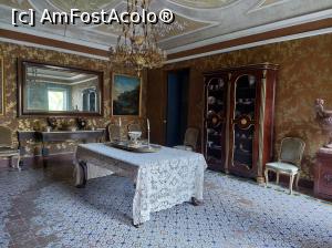 [P41] Încă o privire spre sufragerie. Superb și candelabrul din lemn aurit. priviți și la tapet. Ce îndrăzneală cu acele culori tari. » foto by maryka
 - 
<span class="allrVoted glyphicon glyphicon-heart hidden" id="av1335642"></span>
<a class="m-l-10 hidden" id="sv1335642" onclick="voting_Foto_DelVot(,1335642,3509)" role="button">șterge vot <span class="glyphicon glyphicon-remove"></span></a>
<a id="v91335642" class=" c-red"  onclick="voting_Foto_SetVot(1335642)" role="button"><span class="glyphicon glyphicon-heart-empty"></span> <b>LIKE</b> = Votează poza</a> <img class="hidden"  id="f1335642W9" src="/imagini/loader.gif" border="0" /><span class="AjErrMes hidden" id="e1335642ErM"></span>