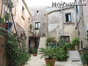 [P11] O frumoasa curte din Erice » foto by vlado2
 - 
<span class="allrVoted glyphicon glyphicon-heart hidden" id="av454455"></span>
<a class="m-l-10 hidden" id="sv454455" onclick="voting_Foto_DelVot(,454455,3509)" role="button">șterge vot <span class="glyphicon glyphicon-remove"></span></a>
<a id="v9454455" class=" c-red"  onclick="voting_Foto_SetVot(454455)" role="button"><span class="glyphicon glyphicon-heart-empty"></span> <b>LIKE</b> = Votează poza</a> <img class="hidden"  id="f454455W9" src="/imagini/loader.gif" border="0" /><span class="AjErrMes hidden" id="e454455ErM"></span>