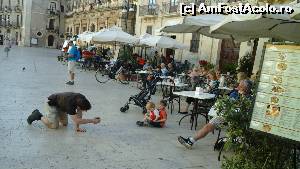 [P19] Animatie intr-o piateta din Catania » foto by edith simon
 - 
<span class="allrVoted glyphicon glyphicon-heart hidden" id="av619192"></span>
<a class="m-l-10 hidden" id="sv619192" onclick="voting_Foto_DelVot(,619192,3509)" role="button">șterge vot <span class="glyphicon glyphicon-remove"></span></a>
<a id="v9619192" class=" c-red"  onclick="voting_Foto_SetVot(619192)" role="button"><span class="glyphicon glyphicon-heart-empty"></span> <b>LIKE</b> = Votează poza</a> <img class="hidden"  id="f619192W9" src="/imagini/loader.gif" border="0" /><span class="AjErrMes hidden" id="e619192ErM"></span>