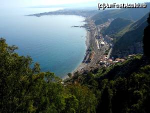 [P01] Acest peisaj se vede din gradinile din Taormina » foto by BOGDAN DSN
 - 
<span class="allrVoted glyphicon glyphicon-heart hidden" id="av688042"></span>
<a class="m-l-10 hidden" id="sv688042" onclick="voting_Foto_DelVot(,688042,3509)" role="button">șterge vot <span class="glyphicon glyphicon-remove"></span></a>
<a id="v9688042" class=" c-red"  onclick="voting_Foto_SetVot(688042)" role="button"><span class="glyphicon glyphicon-heart-empty"></span> <b>LIKE</b> = Votează poza</a> <img class="hidden"  id="f688042W9" src="/imagini/loader.gif" border="0" /><span class="AjErrMes hidden" id="e688042ErM"></span>