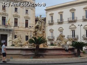 [P02] Ortigia Piazza Archimede » foto by Elissa
 - 
<span class="allrVoted glyphicon glyphicon-heart hidden" id="av941332"></span>
<a class="m-l-10 hidden" id="sv941332" onclick="voting_Foto_DelVot(,941332,3509)" role="button">șterge vot <span class="glyphicon glyphicon-remove"></span></a>
<a id="v9941332" class=" c-red"  onclick="voting_Foto_SetVot(941332)" role="button"><span class="glyphicon glyphicon-heart-empty"></span> <b>LIKE</b> = Votează poza</a> <img class="hidden"  id="f941332W9" src="/imagini/loader.gif" border="0" /><span class="AjErrMes hidden" id="e941332ErM"></span>