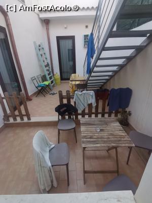 [P07] Din apartament, ajungi intr-o curte interioara, unde poti intalni si alti turisti. » foto by dorgo
 - 
<span class="allrVoted glyphicon glyphicon-heart hidden" id="av1508025"></span>
<a class="m-l-10 hidden" id="sv1508025" onclick="voting_Foto_DelVot(,1508025,3509)" role="button">șterge vot <span class="glyphicon glyphicon-remove"></span></a>
<a id="v91508025" class=" c-red"  onclick="voting_Foto_SetVot(1508025)" role="button"><span class="glyphicon glyphicon-heart-empty"></span> <b>LIKE</b> = Votează poza</a> <img class="hidden"  id="f1508025W9" src="/imagini/loader.gif" border="0" /><span class="AjErrMes hidden" id="e1508025ErM"></span>