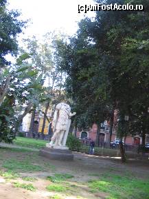 [P03] Catania- statuie fara cap. La schimbarea puterii, se schimba capul, cum ar fi cap Basescu, cap Geoana. » foto by Michi
 - 
<span class="allrVoted glyphicon glyphicon-heart hidden" id="av64645"></span>
<a class="m-l-10 hidden" id="sv64645" onclick="voting_Foto_DelVot(,64645,3509)" role="button">șterge vot <span class="glyphicon glyphicon-remove"></span></a>
<a id="v964645" class=" c-red"  onclick="voting_Foto_SetVot(64645)" role="button"><span class="glyphicon glyphicon-heart-empty"></span> <b>LIKE</b> = Votează poza</a> <img class="hidden"  id="f64645W9" src="/imagini/loader.gif" border="0" /><span class="AjErrMes hidden" id="e64645ErM"></span>