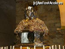 [P09] Moastele  Sfintei Ana . Pe umeri acoperita cu bijuterii din aur donate de oameni . » foto by cronung
 - 
<span class="allrVoted glyphicon glyphicon-heart hidden" id="av20366"></span>
<a class="m-l-10 hidden" id="sv20366" onclick="voting_Foto_DelVot(,20366,3510)" role="button">șterge vot <span class="glyphicon glyphicon-remove"></span></a>
<a id="v920366" class=" c-red"  onclick="voting_Foto_SetVot(20366)" role="button"><span class="glyphicon glyphicon-heart-empty"></span> <b>LIKE</b> = Votează poza</a> <img class="hidden"  id="f20366W9" src="/imagini/loader.gif" border="0" /><span class="AjErrMes hidden" id="e20366ErM"></span>