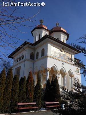 [P31] Mănăstirea Duminica Sfinților Români - Biserica. » foto by iulianic
 - 
<span class="allrVoted glyphicon glyphicon-heart hidden" id="av1215845"></span>
<a class="m-l-10 hidden" id="sv1215845" onclick="voting_Foto_DelVot(,1215845,3511)" role="button">șterge vot <span class="glyphicon glyphicon-remove"></span></a>
<a id="v91215845" class=" c-red"  onclick="voting_Foto_SetVot(1215845)" role="button"><span class="glyphicon glyphicon-heart-empty"></span> <b>LIKE</b> = Votează poza</a> <img class="hidden"  id="f1215845W9" src="/imagini/loader.gif" border="0" /><span class="AjErrMes hidden" id="e1215845ErM"></span>