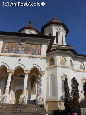 [P34] Mănăstirea Duminica Sfinților Români - Biserica, intrarea. » foto by iulianic
 - 
<span class="allrVoted glyphicon glyphicon-heart hidden" id="av1215848"></span>
<a class="m-l-10 hidden" id="sv1215848" onclick="voting_Foto_DelVot(,1215848,3511)" role="button">șterge vot <span class="glyphicon glyphicon-remove"></span></a>
<a id="v91215848" class=" c-red"  onclick="voting_Foto_SetVot(1215848)" role="button"><span class="glyphicon glyphicon-heart-empty"></span> <b>LIKE</b> = Votează poza</a> <img class="hidden"  id="f1215848W9" src="/imagini/loader.gif" border="0" /><span class="AjErrMes hidden" id="e1215848ErM"></span>