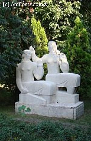 [P21] Sculptură în piatră de G. Apostu, în parcul Floreasca » foto by Michi
 - 
<span class="allrVoted glyphicon glyphicon-heart hidden" id="av1290993"></span>
<a class="m-l-10 hidden" id="sv1290993" onclick="voting_Foto_DelVot(,1290993,3511)" role="button">șterge vot <span class="glyphicon glyphicon-remove"></span></a>
<a id="v91290993" class=" c-red"  onclick="voting_Foto_SetVot(1290993)" role="button"><span class="glyphicon glyphicon-heart-empty"></span> <b>LIKE</b> = Votează poza</a> <img class="hidden"  id="f1290993W9" src="/imagini/loader.gif" border="0" /><span class="AjErrMes hidden" id="e1290993ErM"></span>