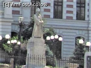 [P19] Statuia lui Mihai Cantacuzino în faţa spitalului Colţea » foto by Michi
 - 
<span class="allrVoted glyphicon glyphicon-heart hidden" id="av1311658"></span>
<a class="m-l-10 hidden" id="sv1311658" onclick="voting_Foto_DelVot(,1311658,3511)" role="button">șterge vot <span class="glyphicon glyphicon-remove"></span></a>
<a id="v91311658" class=" c-red"  onclick="voting_Foto_SetVot(1311658)" role="button"><span class="glyphicon glyphicon-heart-empty"></span> <b>LIKE</b> = Votează poza</a> <img class="hidden"  id="f1311658W9" src="/imagini/loader.gif" border="0" /><span class="AjErrMes hidden" id="e1311658ErM"></span>