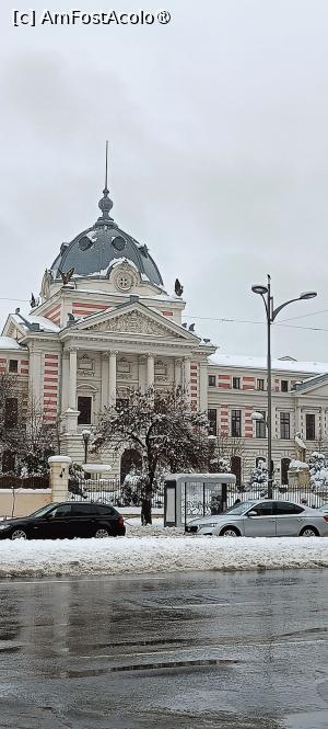 [P25] Spitalul Colțea și, în dreapta, statuia spătarului Mihail Cantacuzino. » foto by tata123 🔱
 - 
<span class="allrVoted glyphicon glyphicon-heart hidden" id="av1518506"></span>
<a class="m-l-10 hidden" id="sv1518506" onclick="voting_Foto_DelVot(,1518506,3511)" role="button">șterge vot <span class="glyphicon glyphicon-remove"></span></a>
<a id="v91518506" class=" c-red"  onclick="voting_Foto_SetVot(1518506)" role="button"><span class="glyphicon glyphicon-heart-empty"></span> <b>LIKE</b> = Votează poza</a> <img class="hidden"  id="f1518506W9" src="/imagini/loader.gif" border="0" /><span class="AjErrMes hidden" id="e1518506ErM"></span>