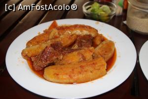 [P09] O combinație fericită de banane fripte și carne.  » foto by glcitizen
 - 
<span class="allrVoted glyphicon glyphicon-heart hidden" id="av975156"></span>
<a class="m-l-10 hidden" id="sv975156" onclick="voting_Foto_DelVot(,975156,3516)" role="button">șterge vot <span class="glyphicon glyphicon-remove"></span></a>
<a id="v9975156" class=" c-red"  onclick="voting_Foto_SetVot(975156)" role="button"><span class="glyphicon glyphicon-heart-empty"></span> <b>LIKE</b> = Votează poza</a> <img class="hidden"  id="f975156W9" src="/imagini/loader.gif" border="0" /><span class="AjErrMes hidden" id="e975156ErM"></span>