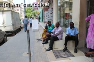 [P11] În Africa, parcă toată lumea așteaptă să treacă timpul.  » foto by glcitizen
 - 
<span class="allrVoted glyphicon glyphicon-heart hidden" id="av980157"></span>
<a class="m-l-10 hidden" id="sv980157" onclick="voting_Foto_DelVot(,980157,3516)" role="button">șterge vot <span class="glyphicon glyphicon-remove"></span></a>
<a id="v9980157" class=" c-red"  onclick="voting_Foto_SetVot(980157)" role="button"><span class="glyphicon glyphicon-heart-empty"></span> <b>LIKE</b> = Votează poza</a> <img class="hidden"  id="f980157W9" src="/imagini/loader.gif" border="0" /><span class="AjErrMes hidden" id="e980157ErM"></span>