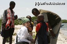 [P14] Copii la Lacul Victoria (Tanzania) si rangetul Noel » foto by mariarosa
 - 
<span class="allrVoted glyphicon glyphicon-heart hidden" id="av83217"></span>
<a class="m-l-10 hidden" id="sv83217" onclick="voting_Foto_DelVot(,83217,3516)" role="button">șterge vot <span class="glyphicon glyphicon-remove"></span></a>
<a id="v983217" class=" c-red"  onclick="voting_Foto_SetVot(83217)" role="button"><span class="glyphicon glyphicon-heart-empty"></span> <b>LIKE</b> = Votează poza</a> <img class="hidden"  id="f83217W9" src="/imagini/loader.gif" border="0" /><span class="AjErrMes hidden" id="e83217ErM"></span>