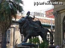 [P01] Unul dintre paznicii teatrului . » foto by cronung
 - 
<span class="allrVoted glyphicon glyphicon-heart hidden" id="av20618"></span>
<a class="m-l-10 hidden" id="sv20618" onclick="voting_Foto_DelVot(,20618,3527)" role="button">șterge vot <span class="glyphicon glyphicon-remove"></span></a>
<a id="v920618" class=" c-red"  onclick="voting_Foto_SetVot(20618)" role="button"><span class="glyphicon glyphicon-heart-empty"></span> <b>LIKE</b> = Votează poza</a> <img class="hidden"  id="f20618W9" src="/imagini/loader.gif" border="0" /><span class="AjErrMes hidden" id="e20618ErM"></span>