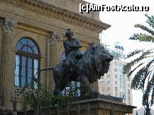 [P04] Un alt paznic al teatrului . » foto by cronung
 - 
<span class="allrVoted glyphicon glyphicon-heart hidden" id="av20621"></span>
<a class="m-l-10 hidden" id="sv20621" onclick="voting_Foto_DelVot(,20621,3527)" role="button">șterge vot <span class="glyphicon glyphicon-remove"></span></a>
<a id="v920621" class=" c-red"  onclick="voting_Foto_SetVot(20621)" role="button"><span class="glyphicon glyphicon-heart-empty"></span> <b>LIKE</b> = Votează poza</a> <img class="hidden"  id="f20621W9" src="/imagini/loader.gif" border="0" /><span class="AjErrMes hidden" id="e20621ErM"></span>