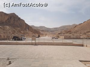 [P28] Valea Regilor - văzută de la intrare » foto by k-lator
 - 
<span class="allrVoted glyphicon glyphicon-heart hidden" id="av1227464"></span>
<a class="m-l-10 hidden" id="sv1227464" onclick="voting_Foto_DelVot(,1227464,3529)" role="button">șterge vot <span class="glyphicon glyphicon-remove"></span></a>
<a id="v91227464" class=" c-red"  onclick="voting_Foto_SetVot(1227464)" role="button"><span class="glyphicon glyphicon-heart-empty"></span> <b>LIKE</b> = Votează poza</a> <img class="hidden"  id="f1227464W9" src="/imagini/loader.gif" border="0" /><span class="AjErrMes hidden" id="e1227464ErM"></span>