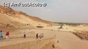 [P55] Templul reginei Hatshepsut - vedre către punctul de intrare ăn obiectiv » foto by k-lator
 - 
<span class="allrVoted glyphicon glyphicon-heart hidden" id="av1227491"></span>
<a class="m-l-10 hidden" id="sv1227491" onclick="voting_Foto_DelVot(,1227491,3529)" role="button">șterge vot <span class="glyphicon glyphicon-remove"></span></a>
<a id="v91227491" class=" c-red"  onclick="voting_Foto_SetVot(1227491)" role="button"><span class="glyphicon glyphicon-heart-empty"></span> <b>LIKE</b> = Votează poza</a> <img class="hidden"  id="f1227491W9" src="/imagini/loader.gif" border="0" /><span class="AjErrMes hidden" id="e1227491ErM"></span>