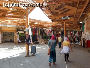 [P58] Bazarul prin care trecem spre Valea Regilor. » foto by maryka
 - 
<span class="allrVoted glyphicon glyphicon-heart hidden" id="av1223893"></span>
<a class="m-l-10 hidden" id="sv1223893" onclick="voting_Foto_DelVot(,1223893,3529)" role="button">șterge vot <span class="glyphicon glyphicon-remove"></span></a>
<a id="v91223893" class=" c-red"  onclick="voting_Foto_SetVot(1223893)" role="button"><span class="glyphicon glyphicon-heart-empty"></span> <b>LIKE</b> = Votează poza</a> <img class="hidden"  id="f1223893W9" src="/imagini/loader.gif" border="0" /><span class="AjErrMes hidden" id="e1223893ErM"></span>