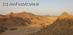 [P08] Cred că un sat veritabil de beduini pe care l-am văzut din vârful unei stânci pe care m-am urcat.  » foto by Aurici
 - 
<span class="allrVoted glyphicon glyphicon-heart hidden" id="av1158203"></span>
<a class="m-l-10 hidden" id="sv1158203" onclick="voting_Foto_DelVot(,1158203,3529)" role="button">șterge vot <span class="glyphicon glyphicon-remove"></span></a>
<a id="v91158203" class=" c-red"  onclick="voting_Foto_SetVot(1158203)" role="button"><span class="glyphicon glyphicon-heart-empty"></span> <b>LIKE</b> = Votează poza</a> <img class="hidden"  id="f1158203W9" src="/imagini/loader.gif" border="0" /><span class="AjErrMes hidden" id="e1158203ErM"></span>