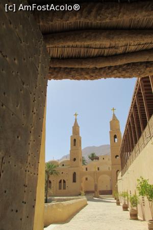 [P05] Intrarea propriu-zisa in manastire, dupa ce-am lasat masina in parcarea protejata de gard » foto by barzoica*
 - 
<span class="allrVoted glyphicon glyphicon-heart hidden" id="av1004557"></span>
<a class="m-l-10 hidden" id="sv1004557" onclick="voting_Foto_DelVot(,1004557,3529)" role="button">șterge vot <span class="glyphicon glyphicon-remove"></span></a>
<a id="v91004557" class=" c-red"  onclick="voting_Foto_SetVot(1004557)" role="button"><span class="glyphicon glyphicon-heart-empty"></span> <b>LIKE</b> = Votează poza</a> <img class="hidden"  id="f1004557W9" src="/imagini/loader.gif" border="0" /><span class="AjErrMes hidden" id="e1004557ErM"></span>