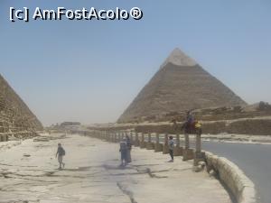 [P12] Piramida lui Kefren » foto by dorgo
 - 
<span class="allrVoted glyphicon glyphicon-heart hidden" id="av1075583"></span>
<a class="m-l-10 hidden" id="sv1075583" onclick="voting_Foto_DelVot(,1075583,3529)" role="button">șterge vot <span class="glyphicon glyphicon-remove"></span></a>
<a id="v91075583" class=" c-red"  onclick="voting_Foto_SetVot(1075583)" role="button"><span class="glyphicon glyphicon-heart-empty"></span> <b>LIKE</b> = Votează poza</a> <img class="hidden"  id="f1075583W9" src="/imagini/loader.gif" border="0" /><span class="AjErrMes hidden" id="e1075583ErM"></span>