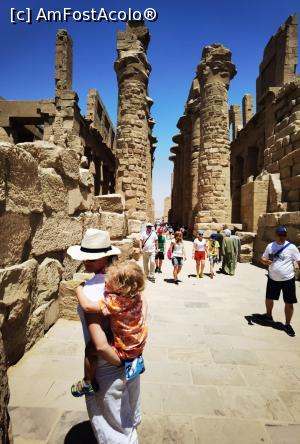 [P18] Parinti care au uitat caruciorul acasa, incercand sa viziteze Templul Karnak » foto by Bubbles91
 - 
<span class="allrVoted glyphicon glyphicon-heart hidden" id="av1234201"></span>
<a class="m-l-10 hidden" id="sv1234201" onclick="voting_Foto_DelVot(,1234201,3529)" role="button">șterge vot <span class="glyphicon glyphicon-remove"></span></a>
<a id="v91234201" class=" c-red"  onclick="voting_Foto_SetVot(1234201)" role="button"><span class="glyphicon glyphicon-heart-empty"></span> <b>LIKE</b> = Votează poza</a> <img class="hidden"  id="f1234201W9" src="/imagini/loader.gif" border="0" /><span class="AjErrMes hidden" id="e1234201ErM"></span>
