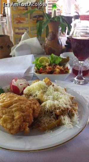 [P02] Posetica de pui cu cartofi prajiti cu cascaval si salata de opintici » foto by R-I-R
 - 
<span class="allrVoted glyphicon glyphicon-heart hidden" id="av743689"></span>
<a class="m-l-10 hidden" id="sv743689" onclick="voting_Foto_DelVot(,743689,3530)" role="button">șterge vot <span class="glyphicon glyphicon-remove"></span></a>
<a id="v9743689" class=" c-red"  onclick="voting_Foto_SetVot(743689)" role="button"><span class="glyphicon glyphicon-heart-empty"></span> <b>LIKE</b> = Votează poza</a> <img class="hidden"  id="f743689W9" src="/imagini/loader.gif" border="0" /><span class="AjErrMes hidden" id="e743689ErM"></span>