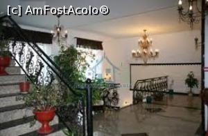 [P25] Scara ce duce la camere, dar si in restaurantul de la etaj » foto by DOINITA <span class="label label-default labelC_thin small">NEVOTABILĂ</span>