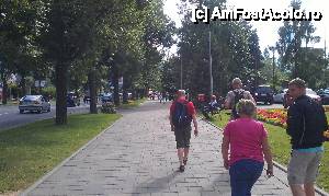 P01 [AUG-2013] Pe trotuarul străzii Tadeusza Kosciuszki, în drum spre centrul oraşului Zakopane, Polonia. 